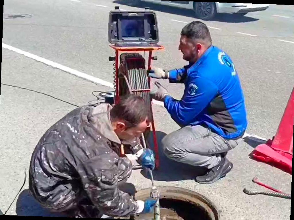 Водоканал Сочи устраняет аварию на канализации на улице Донской