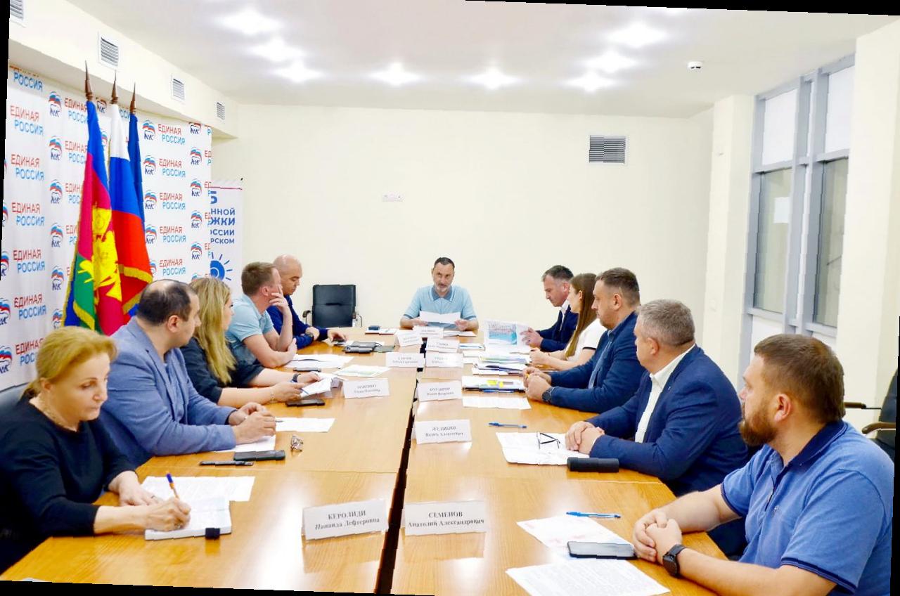 «Строительство спорткомплекса на Пластунке: Виктор Тепляков обсудил планы»