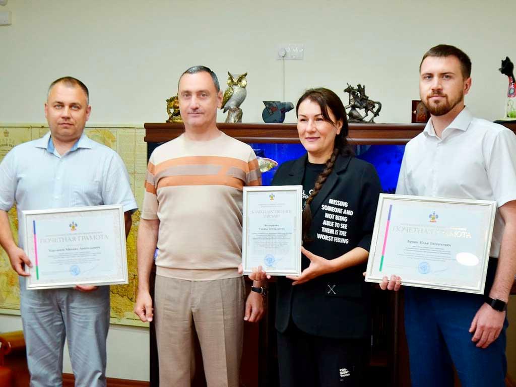 Лучшие специалисты Сочи получили награды за свой вклад в развитие региона