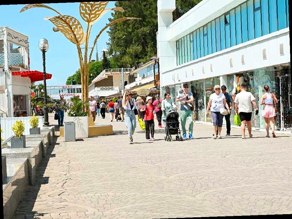 Более 180 тысяч туристов отдыхают в Сочи