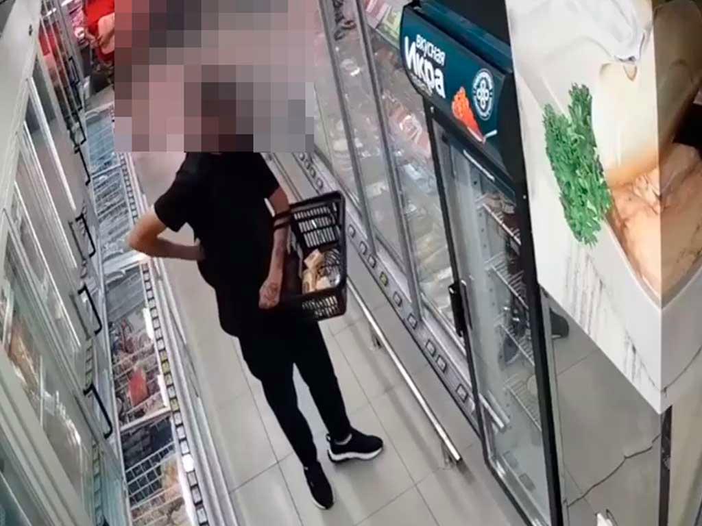 Житель Адлера угнал деликатесы из магазина