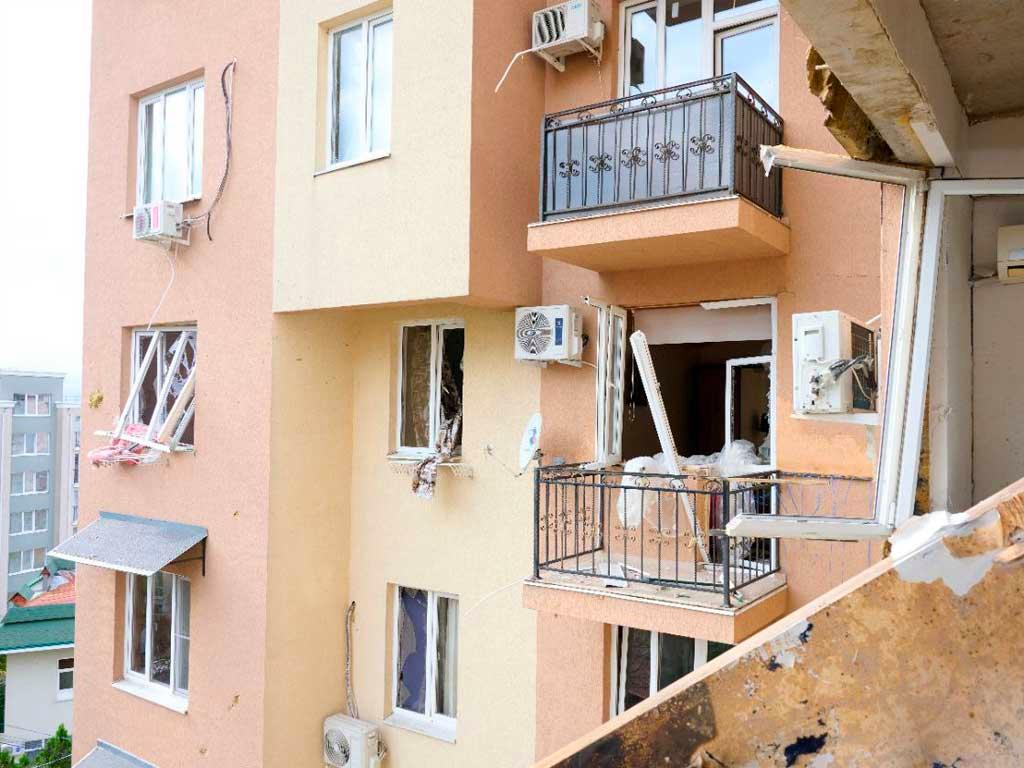 В Сочи начали уборку в доме после взрыва газа