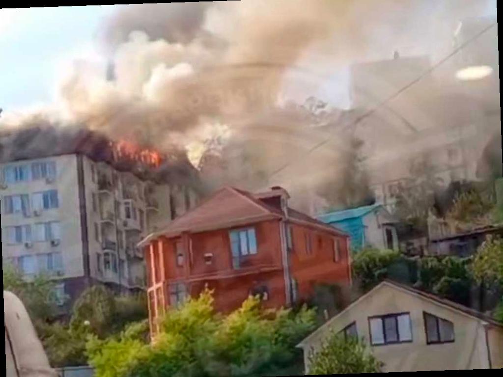 Многоэтажный дом на улице Альпийской в Сочи охвачен пожаром
