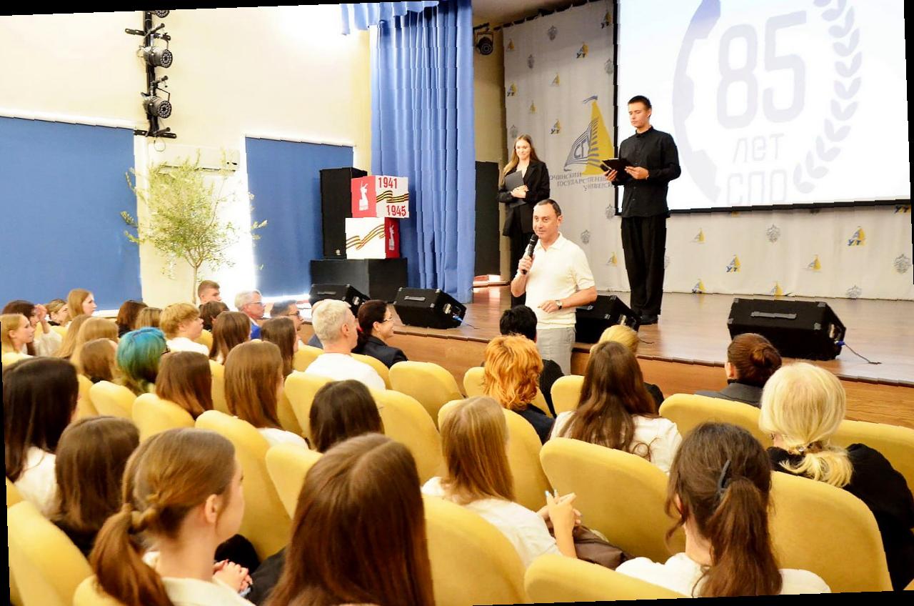 «Виктор Тепляков поздравил учителей и учащихся в Сочи с Днем среднего профессионального образования»