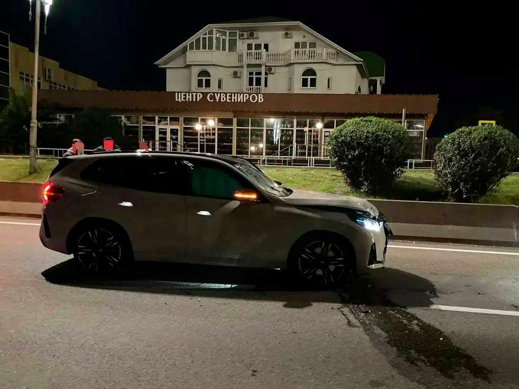 В ночное время в Адлере произошла трагическая авария, в результате которой погиб пешеход.