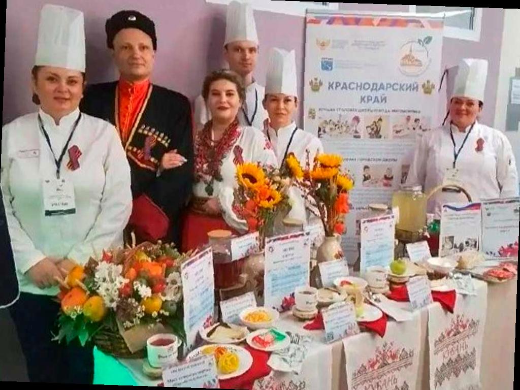 Сочинка из Ленинградской области показала высокий уровень в конкурсе «Лучшая школьная столовая-2025». Участники представили меню с тремя блюдами. Делегация Краснодарского края выиграла три призовых места и Гран-при.