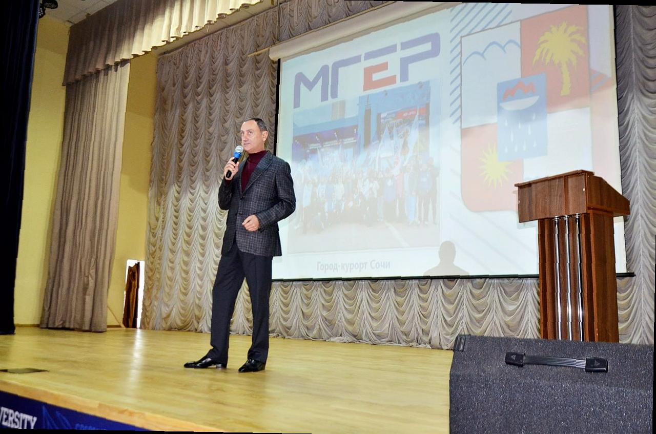 «Виктор Тепляков познакомил студентов с возможностями сотрудничества с «Молодой Гвардией»»