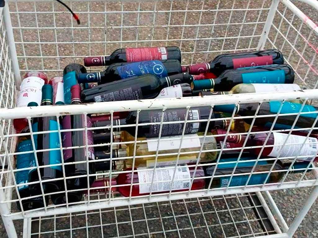 Сочинские таможенники обнаружили незаконную партию алкоголя и сигарет у туриста из Абхазии