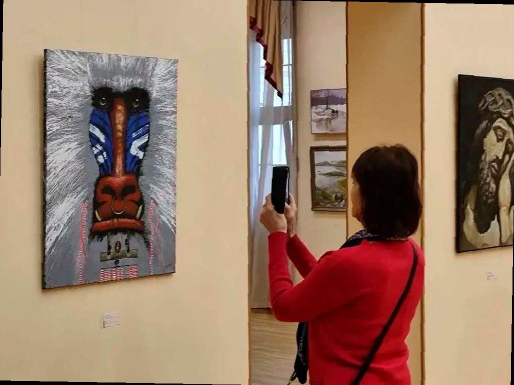 В Сочи открылась выставка «Академические линии»