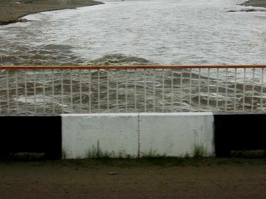 Вода в реках Краснодарского края поднялась из-за обильных осадков. В трех районах уровень воды превысил опасные отметки, сообщает Министерство ГО и ЧС региона.