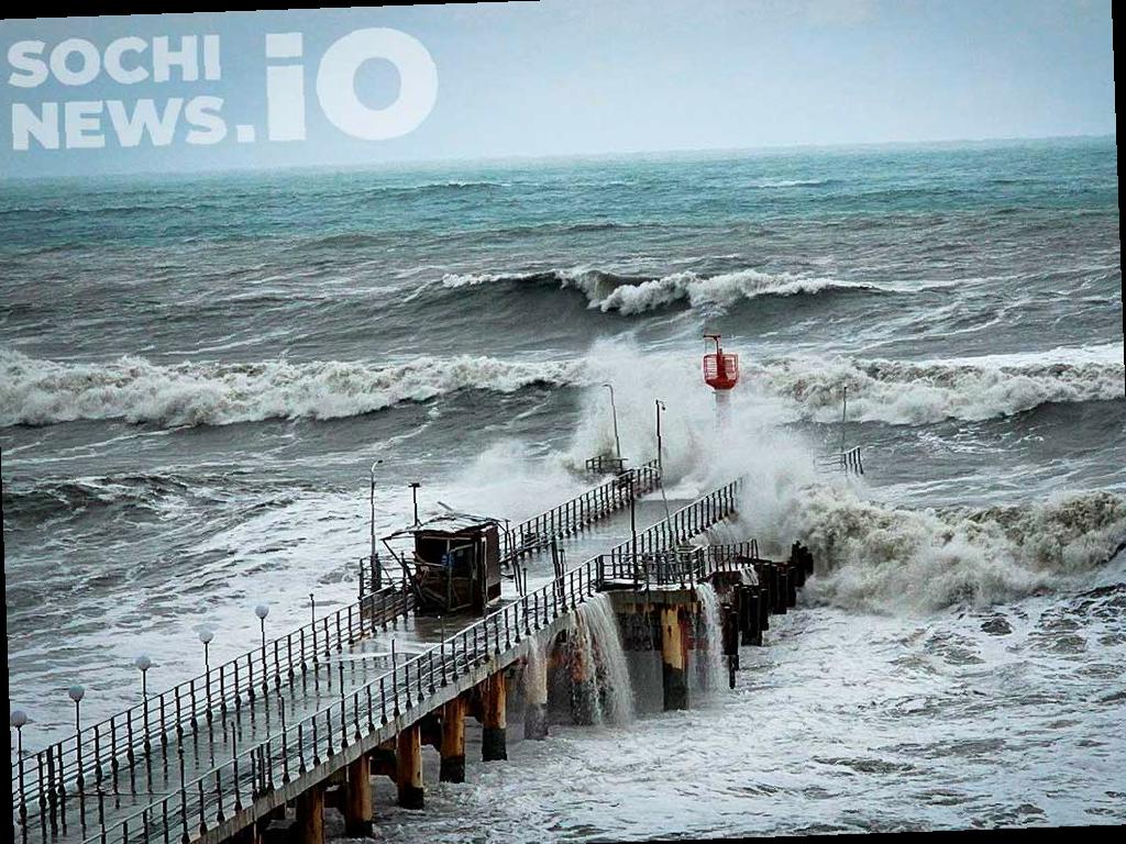 Волнение моря в Сочи усилится
