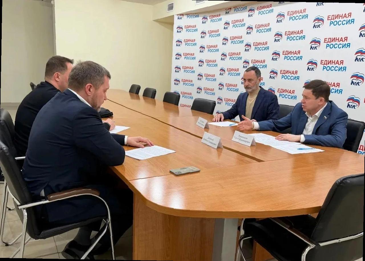 «Виктор Тепляков участвовал в обсуждении развития берега в Сочи»