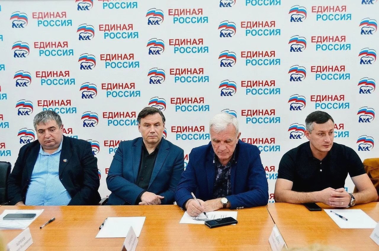 Депутат ЗСК Виктор Тепляков встретился по вопросу гуманитарной помощи в зоне СВО