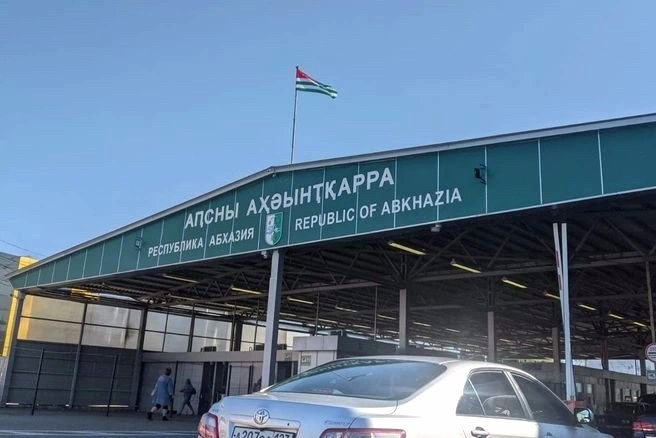 Роспотребнадзор проверил 2483 пробы морской воды в Сочи