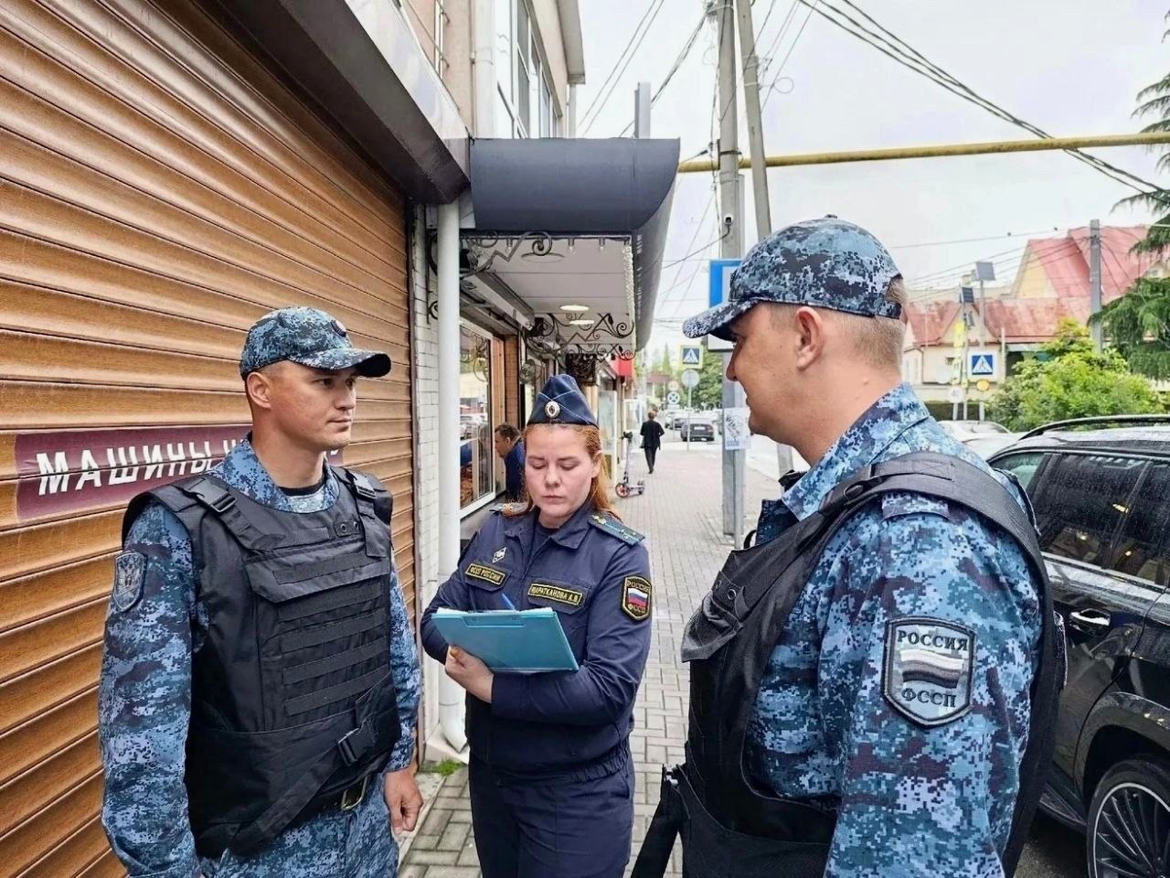 Жительница Сочи снесла сарай, конюшню и забор после 19 штрафов