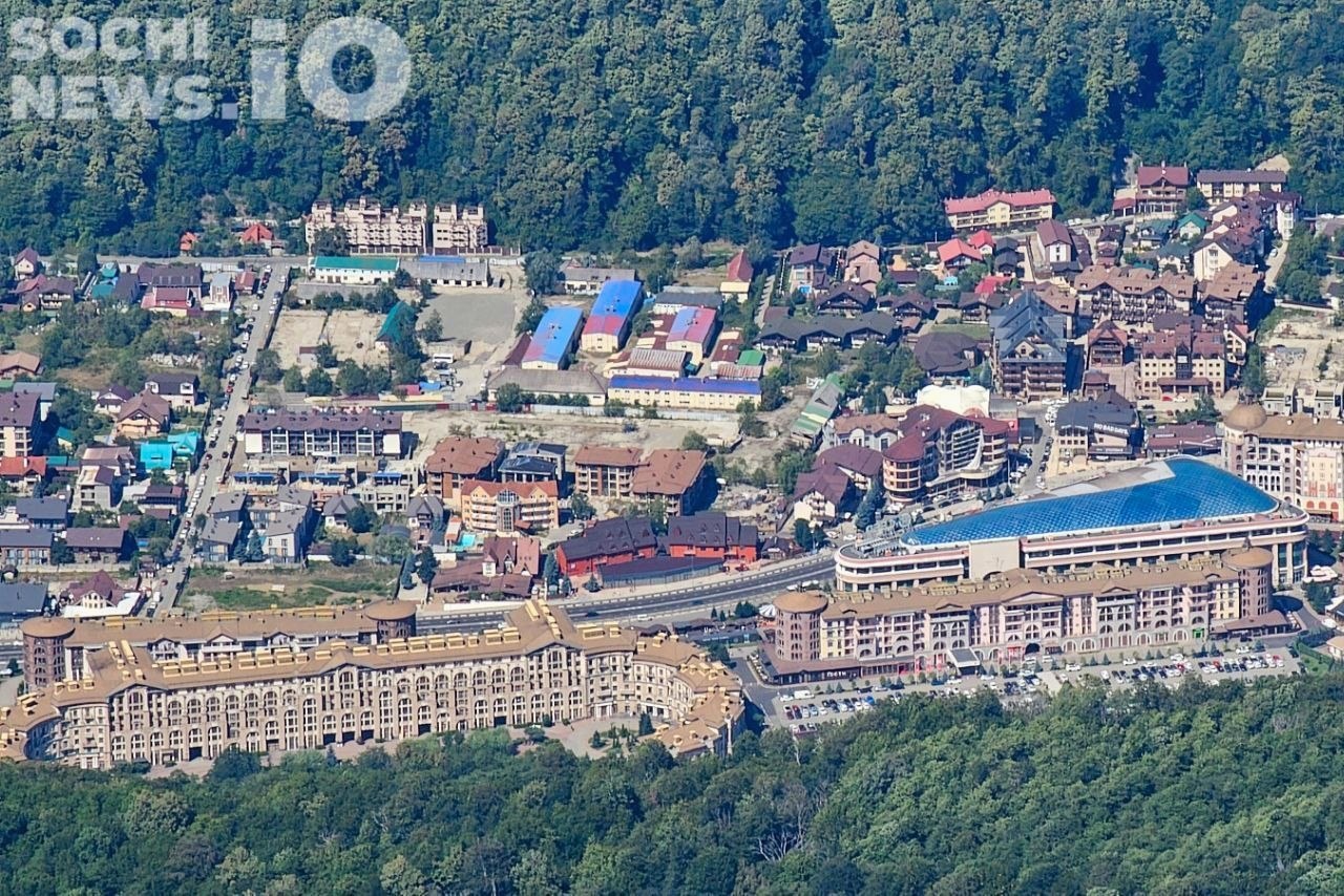 Туристический поток в Сочи осенью 2026 года снизился, новогодние цены в горах возросли