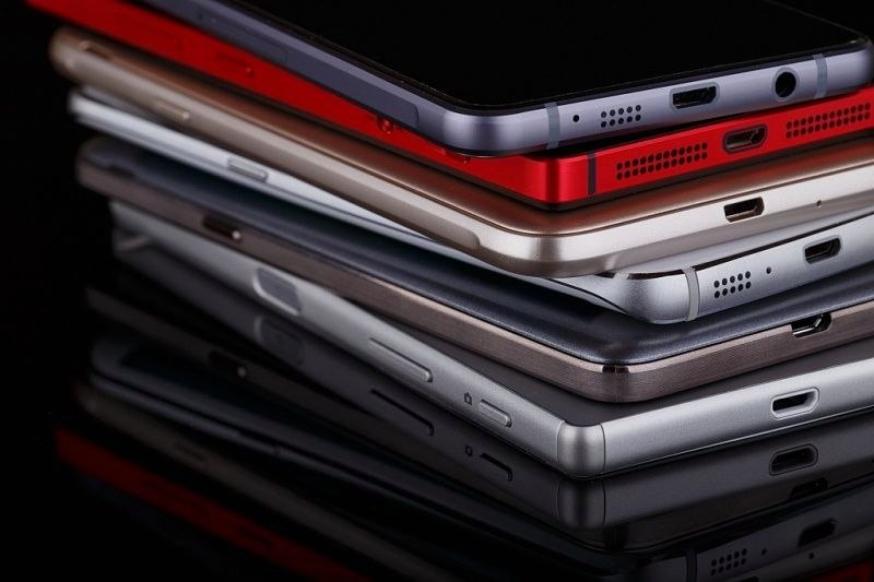 В Сочи пресекли попытку вывоза 101 смартфона